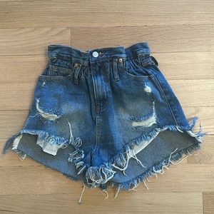 Signature 8 distressed Jean shorts